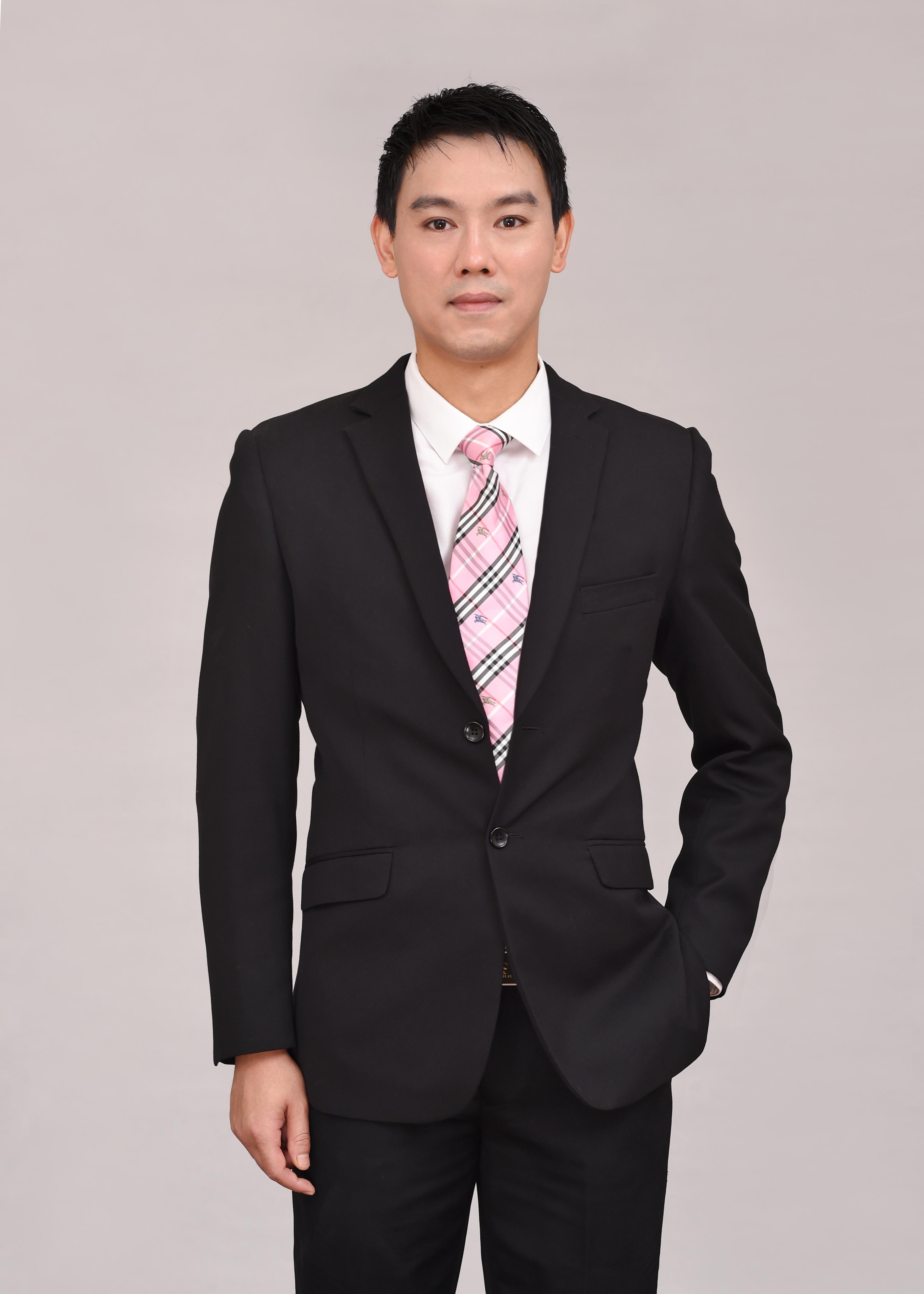 莫经理